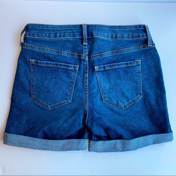Old Navy Mid-rise Medium-wash Jean Shorts - Picture 2 of 5